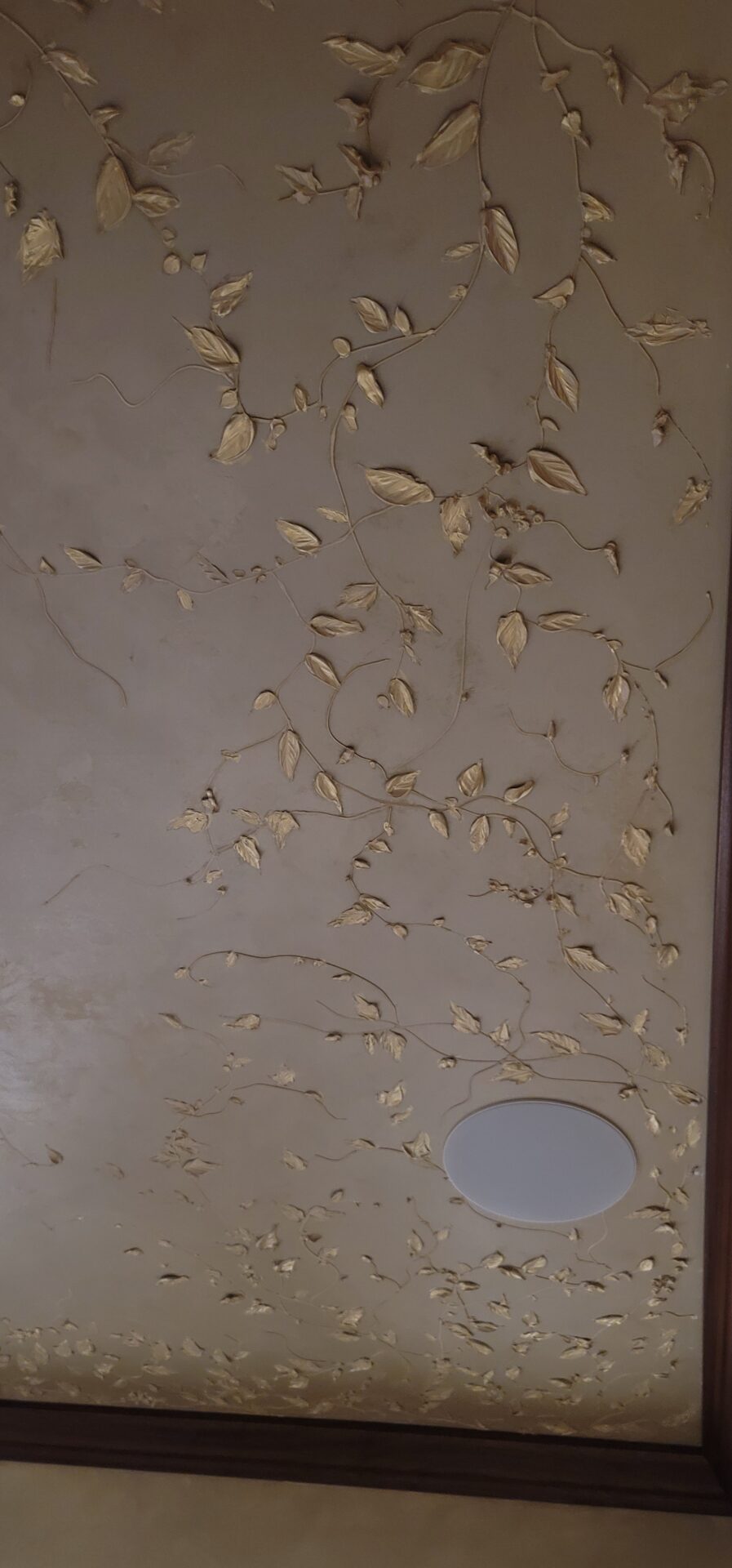carving gold leaves vineyard ceiling